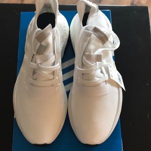 Adidas White Mens Tennis Shoe-Size 11